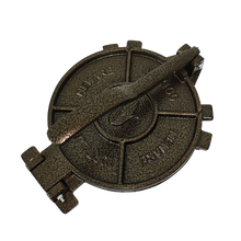 Cargar imagen en el visor de la galería, Large 11" Cast Iron Tortilla Press / Prensa GRANDE de 11"
